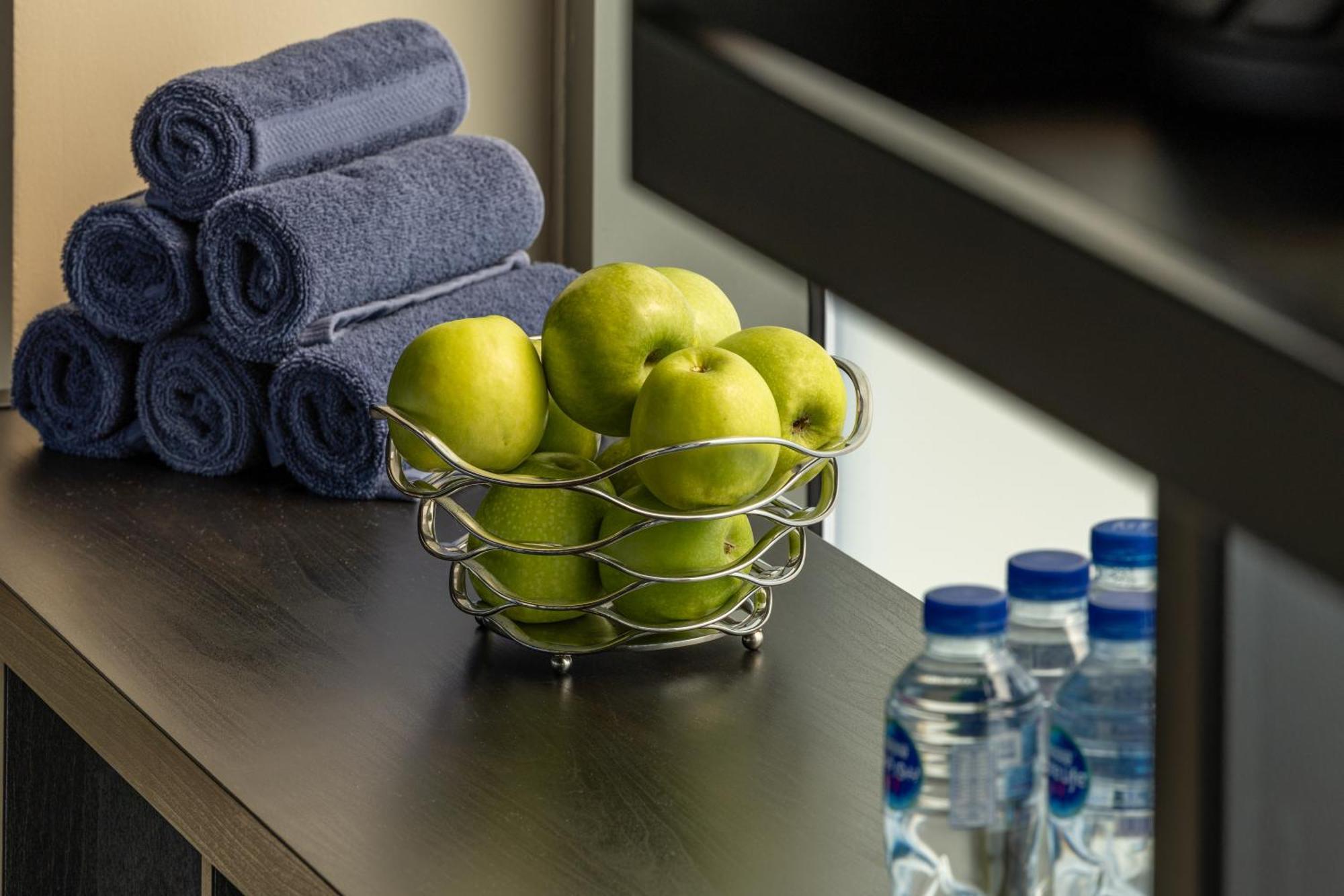 Shirvan Hotel City Yard เจดดาห์ ภายนอก รูปภาพ A basket of apples