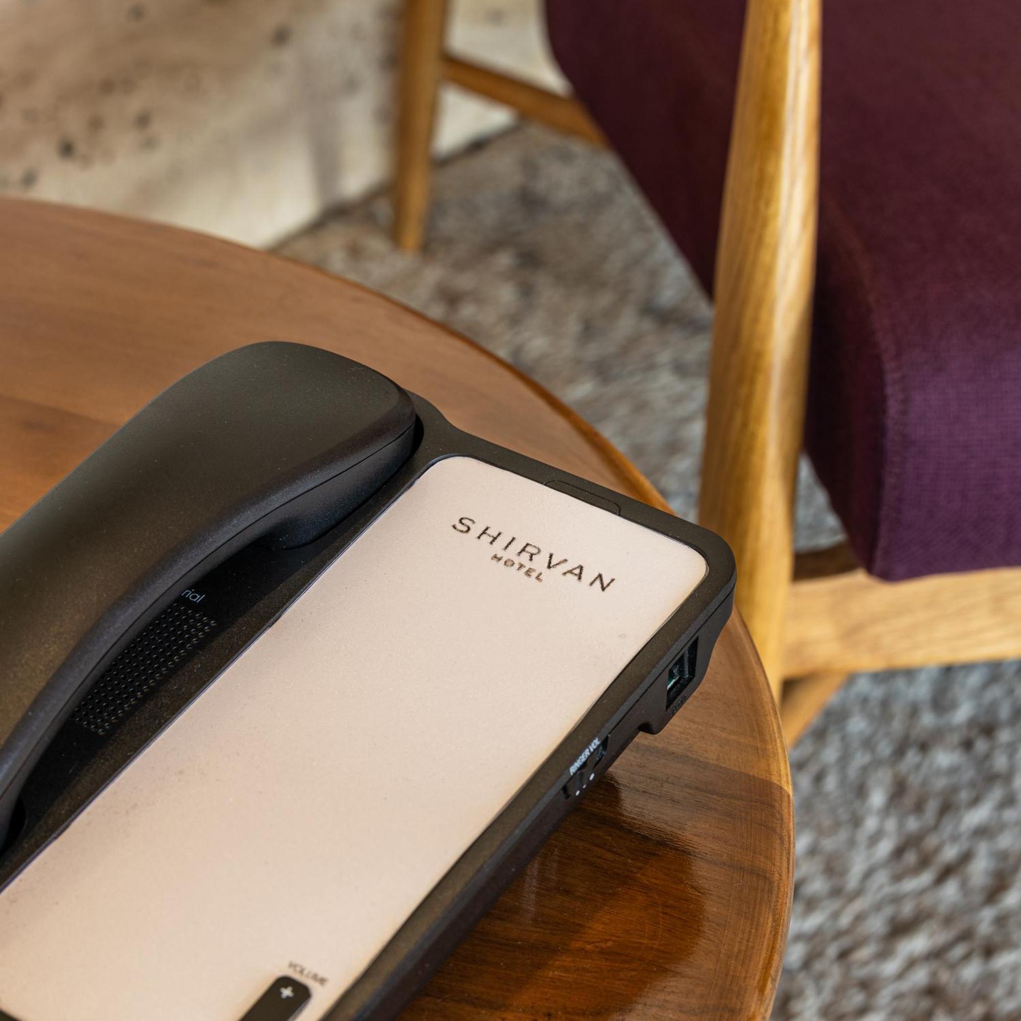 Shirvan Hotel City Yard เจดดาห์ ภายนอก รูปภาพ A telephone in a hotel room